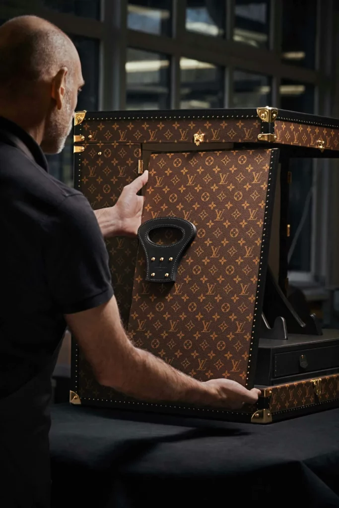 louis vuitton courrier trunk altessa